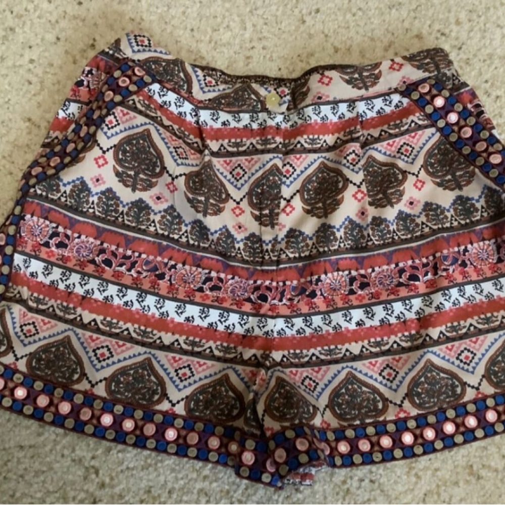 XHILIRATION | Patterned Women's Shorts